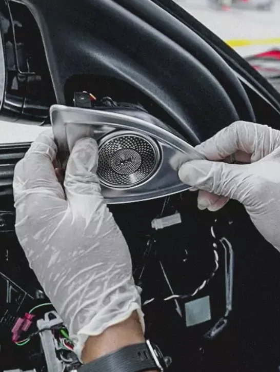 German Expert Fixing the car side mirror