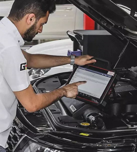 German Expert Scanning the car issues on device